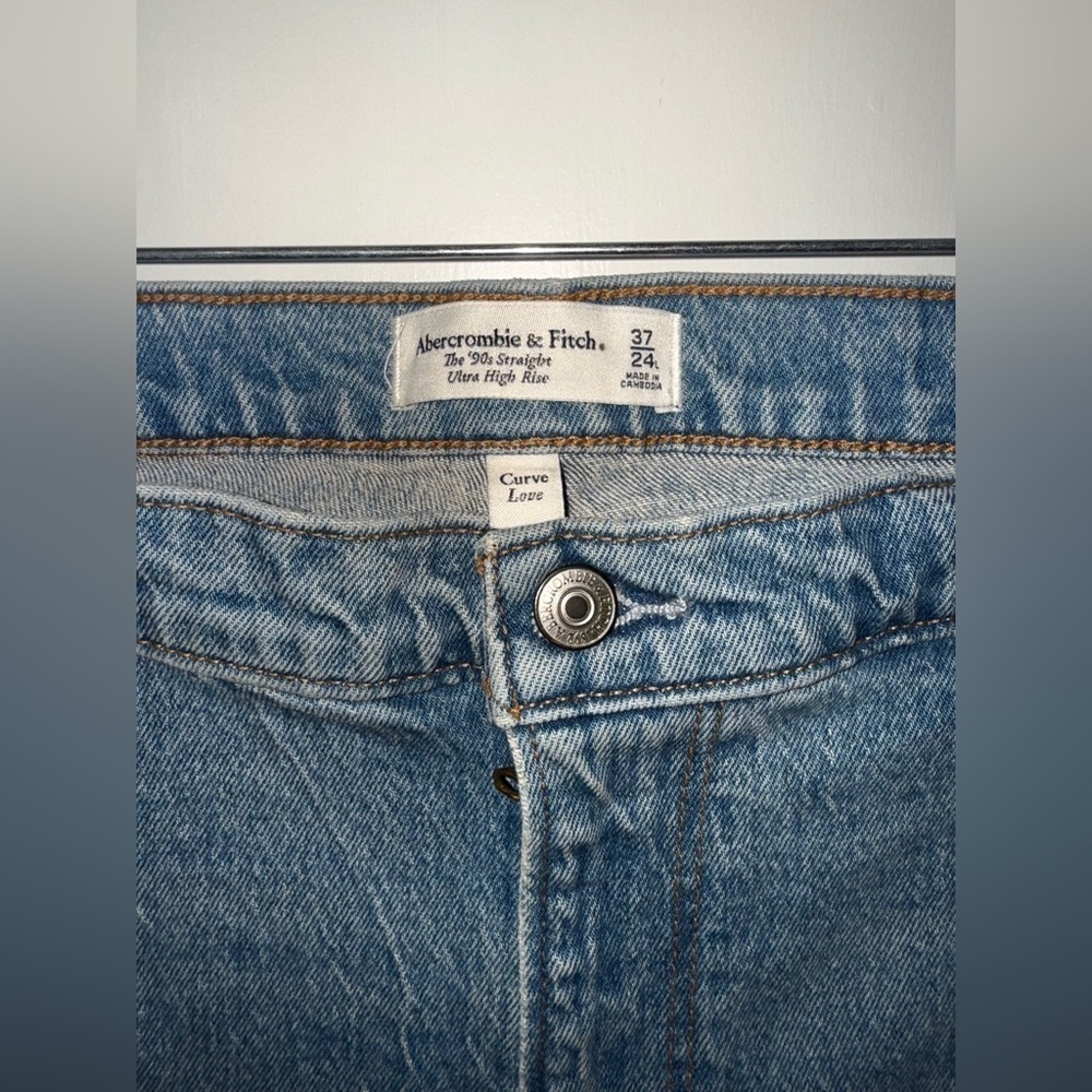 NWT Abercrombie & Fitch Curve Love 90s Straight Ultra HighRise Jeans Size 37/24L - Picture 3 of 7